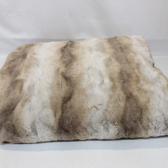Dennis Basso 60/" x 70/" Faux Fur Oversized Throw 25th Anniversary Denim Blue Mink